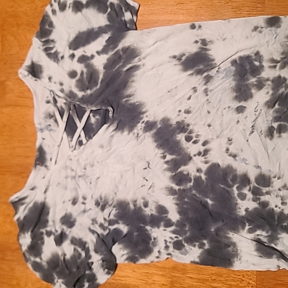 Monochrome VERY thin but not see through VERY stretchy cross-stitch-V-Neck